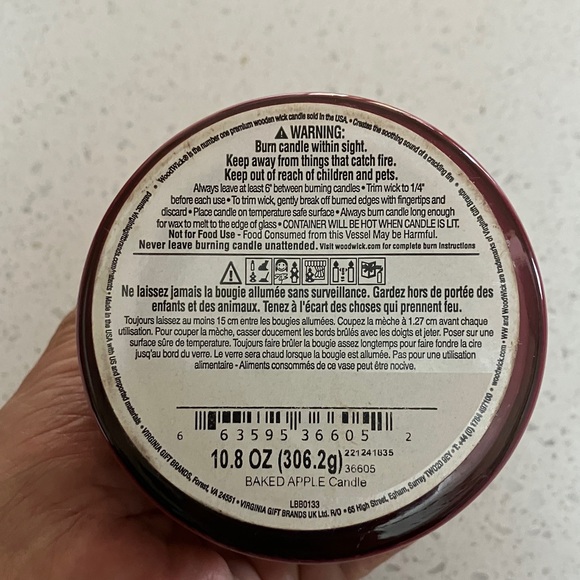 WoodWick Baked Apple scent candle like new, wood wick crackles as it burns - Picture 2 of 3